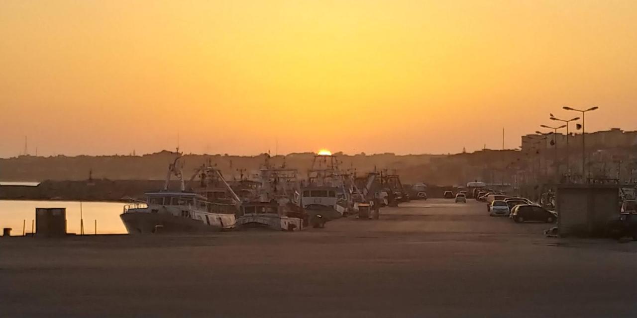 שאקה Casa Sunrise - Lovely Sea Front Apartment מראה חיצוני תמונה